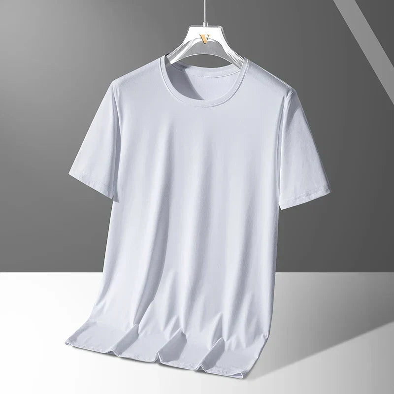 Maglietta uomo blu navy, quick-dry elasticizzata con girocollo. Vestibilità confortevole, perfetta per look casual-sportivo.