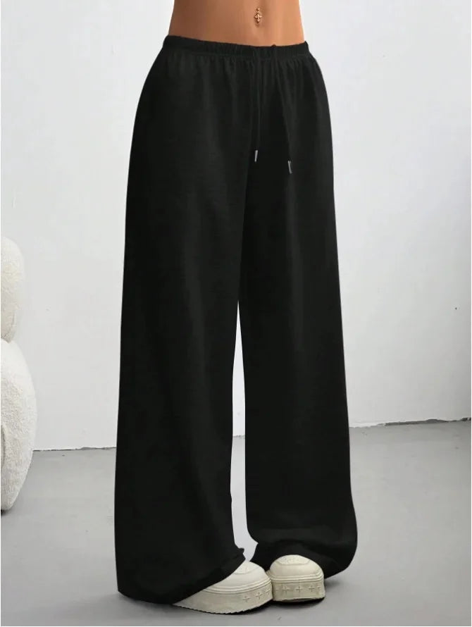 Moda donna: pantaloni jogger a gamba larga, ideali per un tocco di stile e comfort quotidiano.