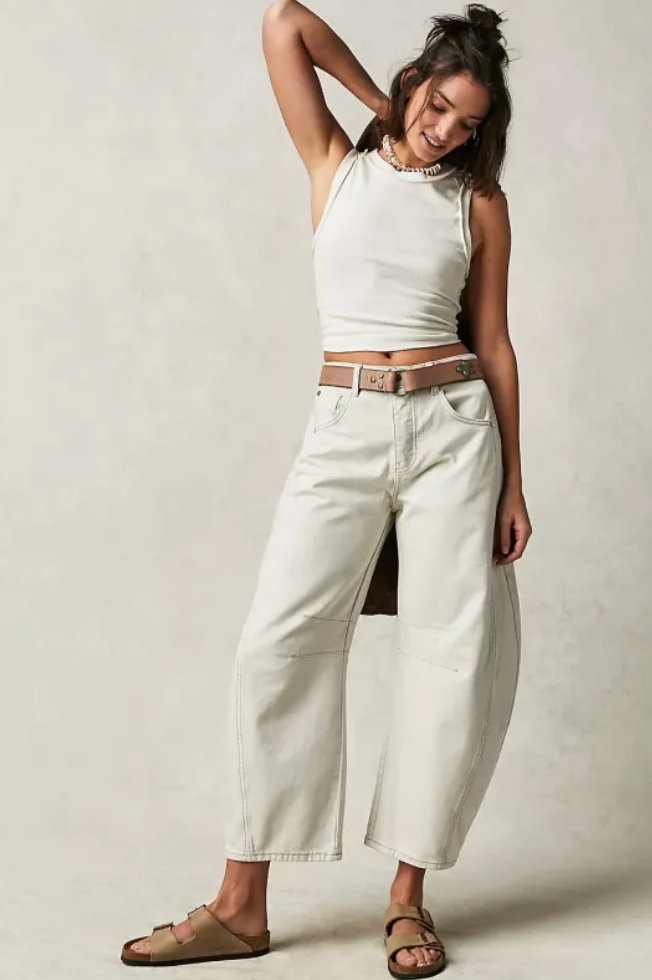 Pantaloni donna a palloncino in denim di cotone, un capo versatile per la moda casual.