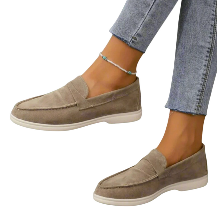 Mocassini moda donna per la stagione invernale, unendo stile, comfort e punta affusolata raffinata e versatile.