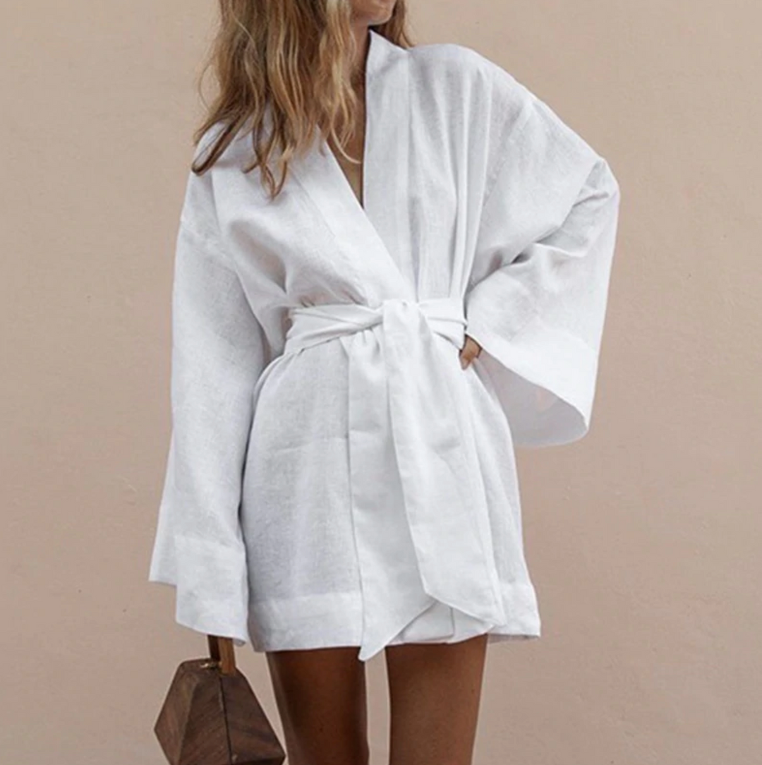 Mini abito kimono donna casual, elegante e leggero. Perfetto vestito estivo con maniche ampie per comfort e stile.