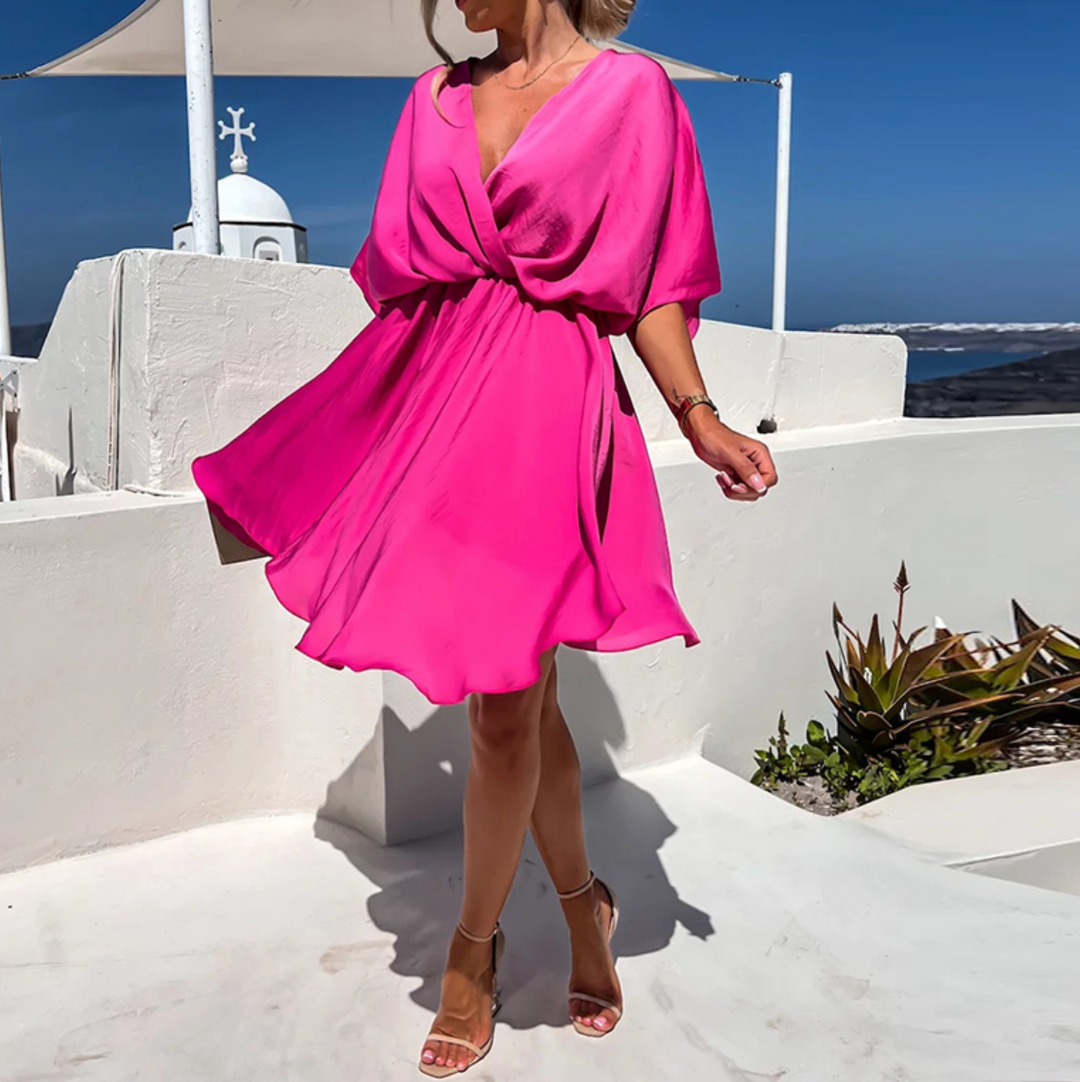 Mini abito svasato nero donna, un must-have. Abito elegante e casual, facile da abbinare per ogni outfit.