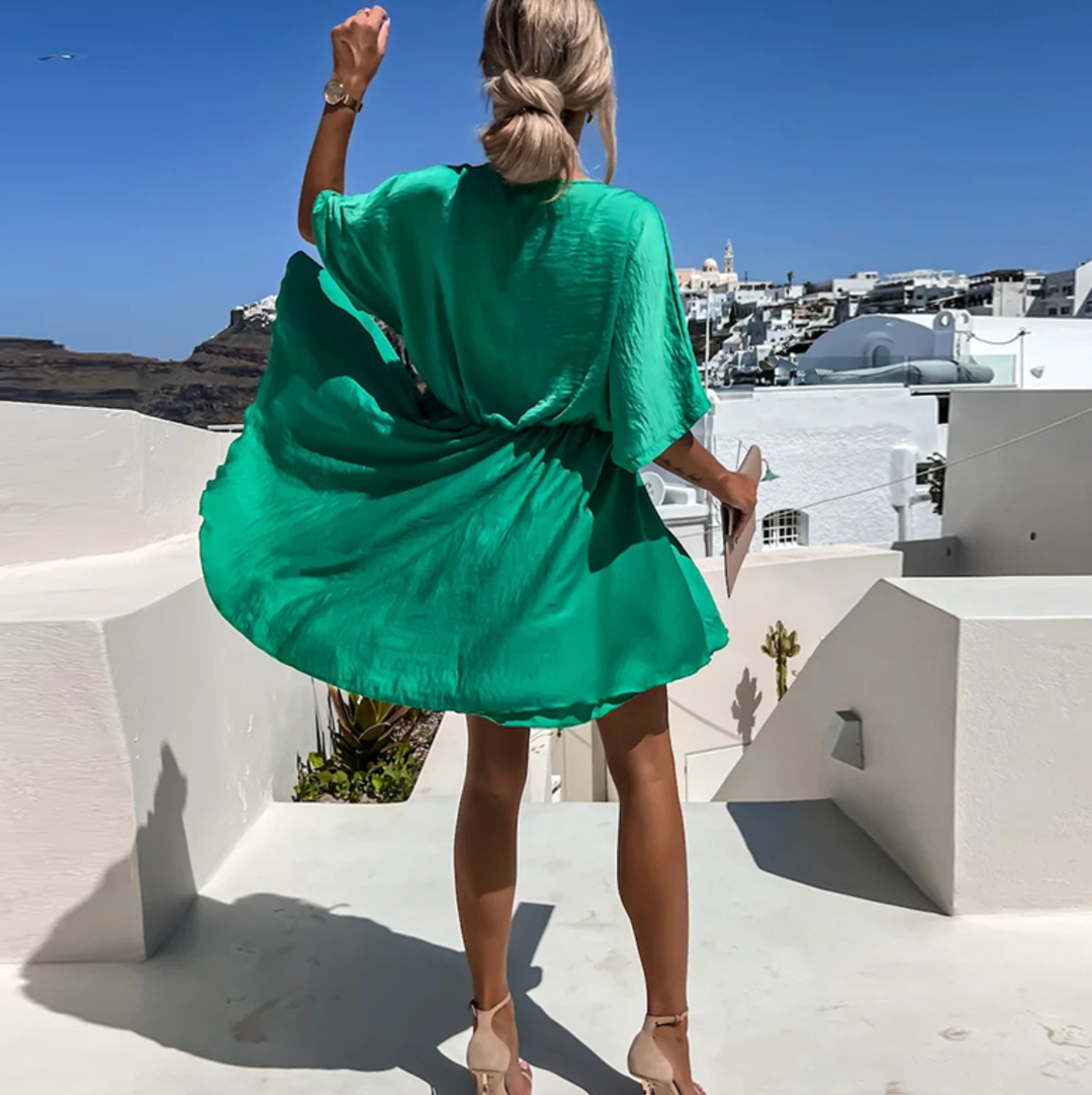 Abito svasato corto da donna, stile classico. Vestito elegante e comodo per look casual o eventi speciali.