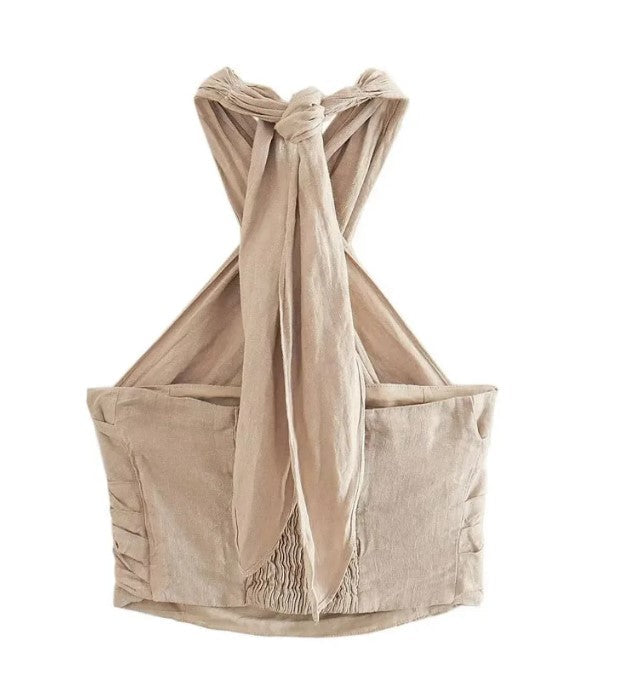 Elegante top donna beige allacciato al collo, perfetto per la moda estiva, leggero e chic per ogni occasione.