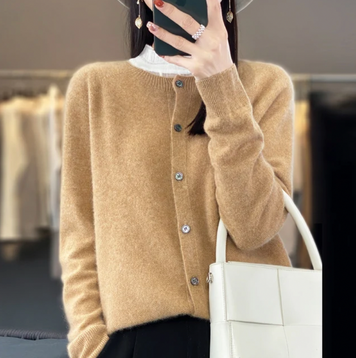 Gilet donna con bottoni, perfetto per la moda autunnale e l'abbigliamento femminile elegante.