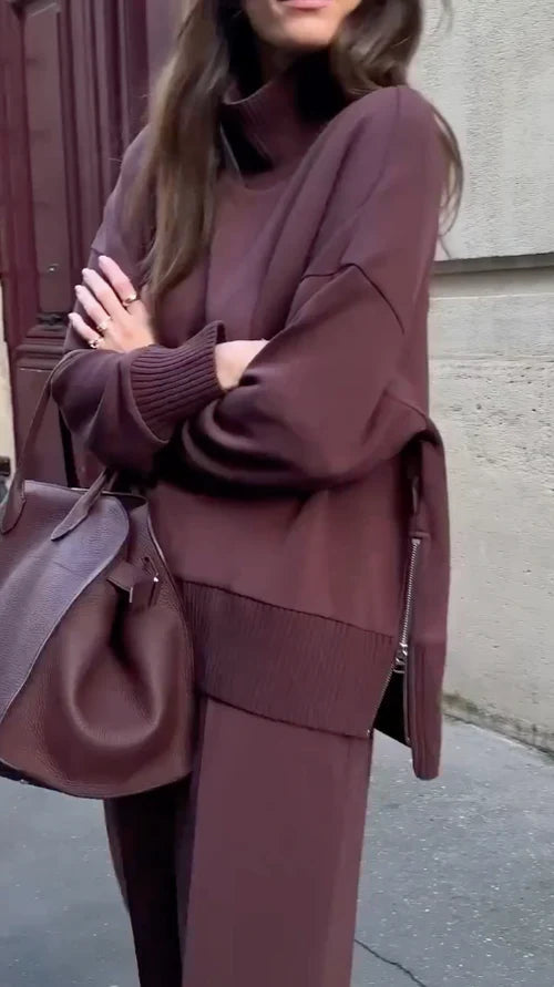 Pantaloni larghi in coordinato del set completo donna. Massima comodità per il loungewear elegante da casa.