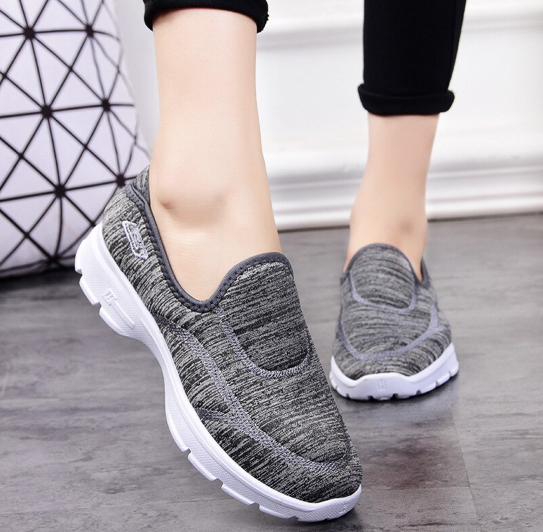 Scarpe sportive slip-on donna con supporto arco plantare e cuscino d'aria per migliorare postura e comfort nella camminata.
