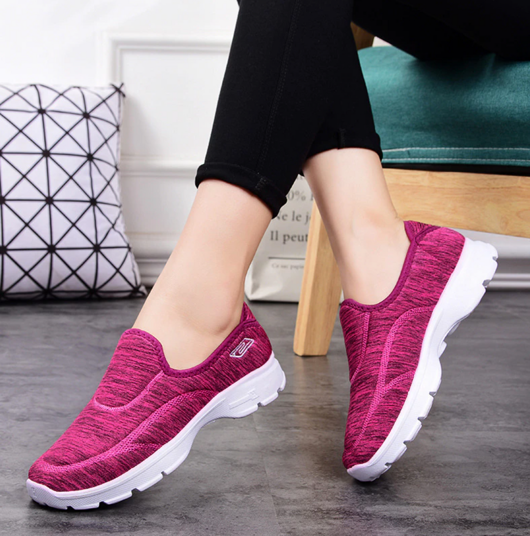 Scarpe slip-on donna nere con cuscino d'aria, leggere e ammortizzate per comfort quotidiano e camminata sportiva.