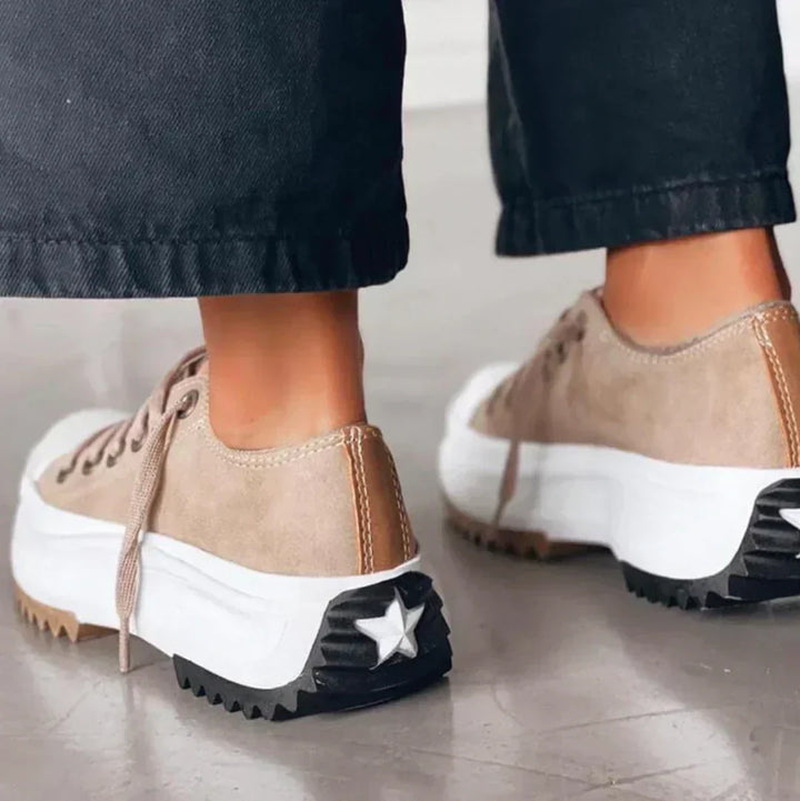 Scarpe sneakers donna plateau: design moderno e versatile per ogni outfit casual. Ideali primavera/estate.