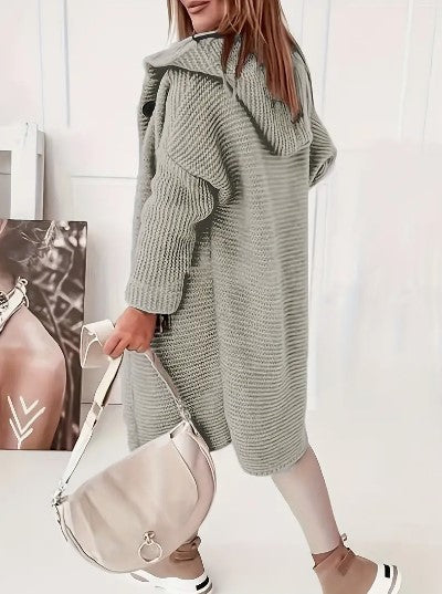 Cardigan donna con cappuccio, morbido e caldo, un capo versatile per autunno e inverno. Stile comodo.