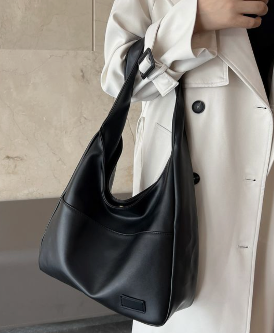 Grande borsa a tracolla nera per donna, in similpelle resistente, perfetta per stile e funzionalità. Moda donna.