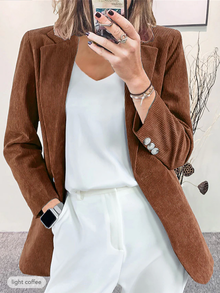 Moda autunno: blazer donna chic, versatile giacca sartoriale per un tocco di classe al tuo stile.