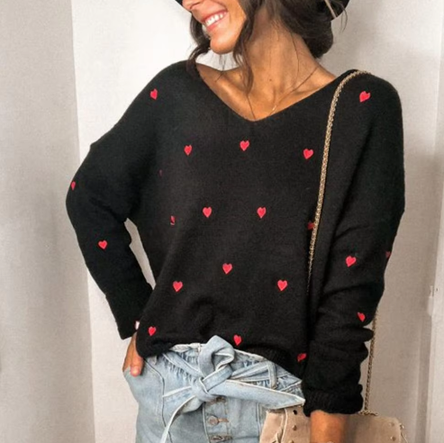 Maglione da donna a V con romantico motivo a cuore, capo di moda femminile perfetto per comfort.
