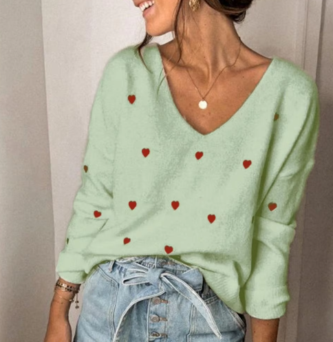 Maglione donna con manica lunga, scollo a V e motivo a cuore. Ideale per moda femminile casual chic.