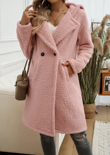 Cappotto invernale donna lungo, con cappuccio e bavero elegante. Caldo e chic per la moda donna.
