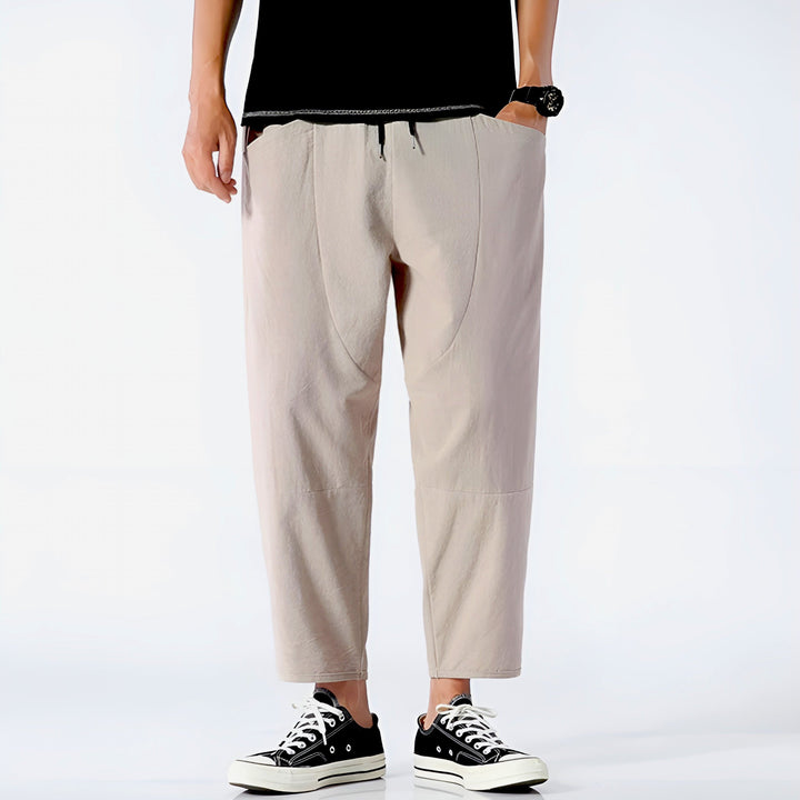 Pantaloni corti uomo relaxed fit, stile casual. Vita con coulisse per comfort e relax estivo.