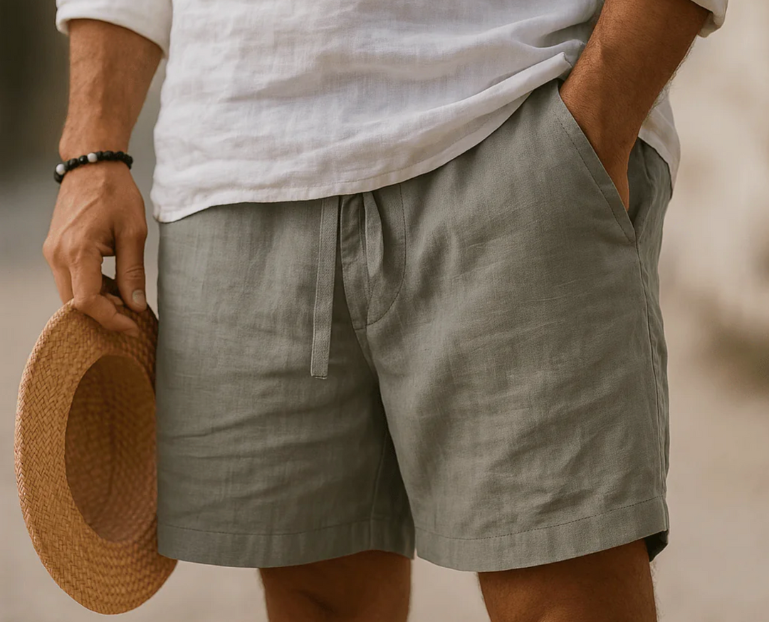 Shorts lino uomo comodi con vita elasticizzata, ideali per spiaggia, viaggio e relax estivo.
