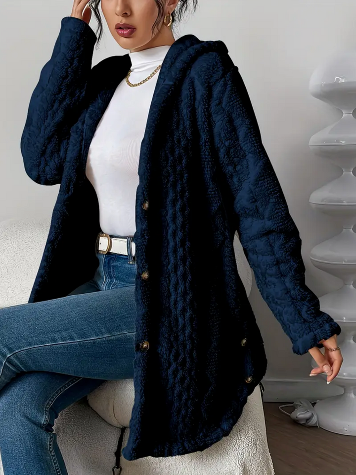 Morbido cardigan teddy donna oversize con cappuccio, maglia trecce per un look casual e caldo autunnale.