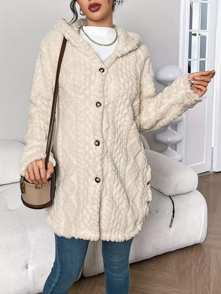 Cardigan donna con cappuccio e trecce intricate, morbido effetto teddy, per abbigliamento femminile comodo.