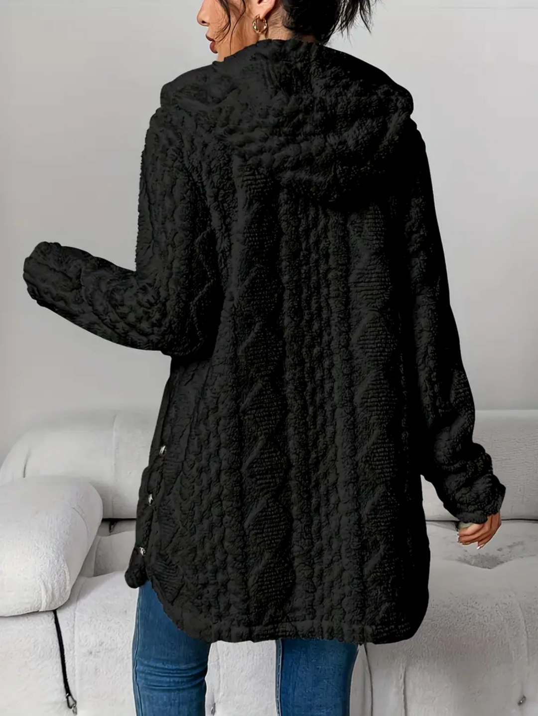 Cardigan donna con cappuccio, trecce e bottoni, stile oversize moderno, in morbido teddy per moda casual.