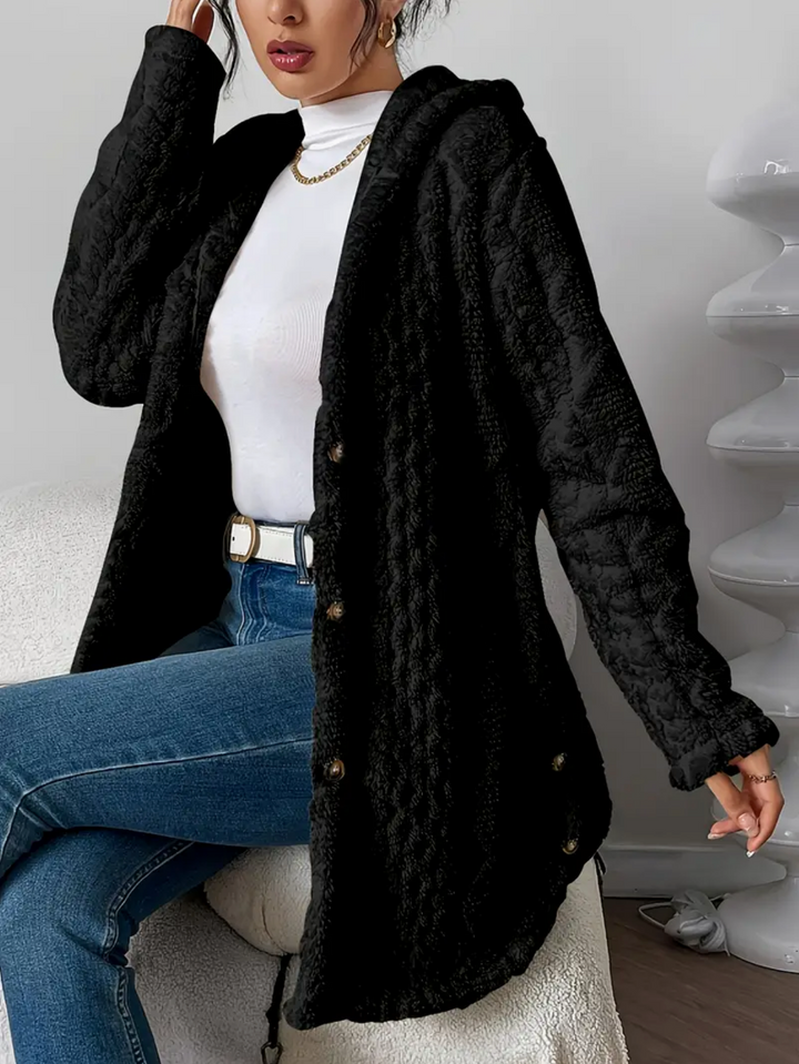 Cardigan donna caldo stile autunno, con cappuccio, trecce e bottoni, ideale per moda casual femminile.