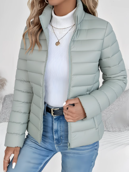 Giacchetto donna leggero e versatile, ideale per outfit quotidiani primaverili.