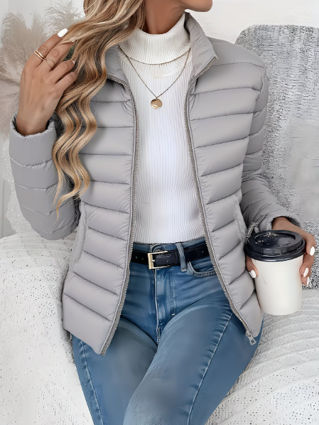 Elegante giacca donna mezza stagione, must-have per la primavera. Stile casual moderno.