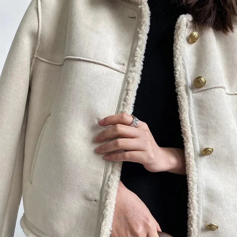Capospalla donna versatile, giacca sartoriale per outfit elegante o casual. Moda femminile, perfetta per primavera e autunno.