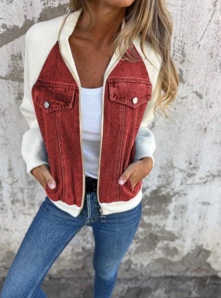 Giacca di jeans donna moderna e versatile, perfetta per look casual ed eleganti. Capospalla moda femminile quotidiana.