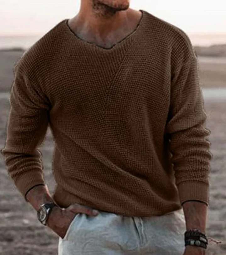 Maglia uomo morbida e calda in lana, dal classico stile invernale per comfort e moda maschile.