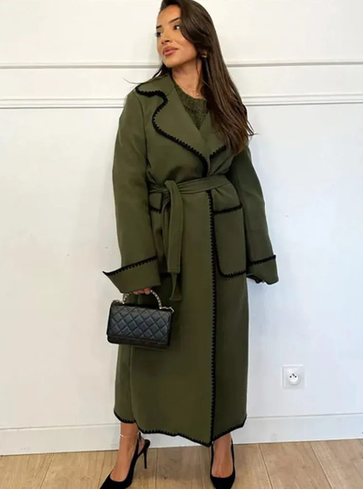 Cappotto trench donna lungo con patchwork, eleganza e stile unico per la moda femminile.