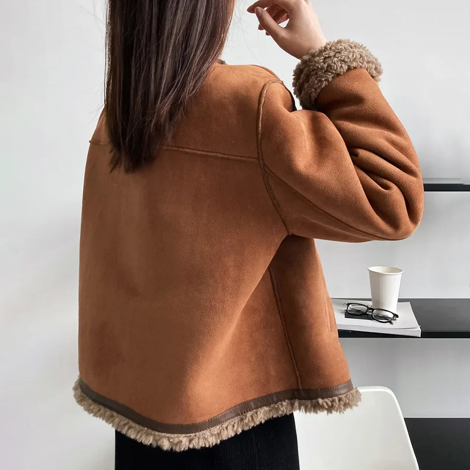 Elegante giacca sartoriale donna, per un look classico e raffinato. Capospalla perfetto per moda femminile e nuovi arrivi.