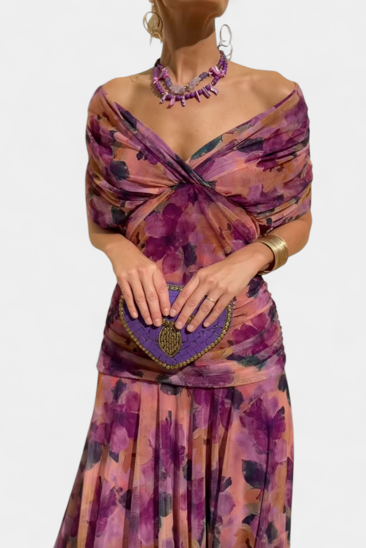Maxi abito donna con stampa floreale, scollo a V, perfetto per outfit romantici o cerimonie.