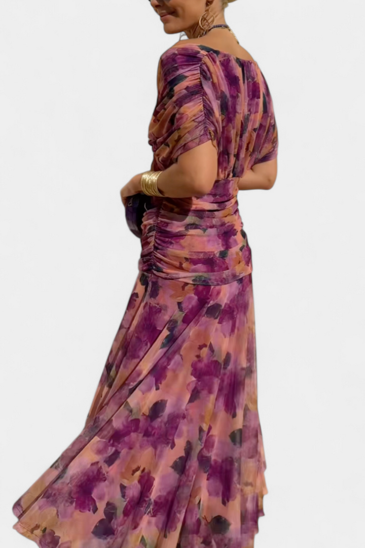 Tessuto fluido per abito lungo donna, corpetto drappeggiato senza spalline. Vestibilità comoda ed elegante.