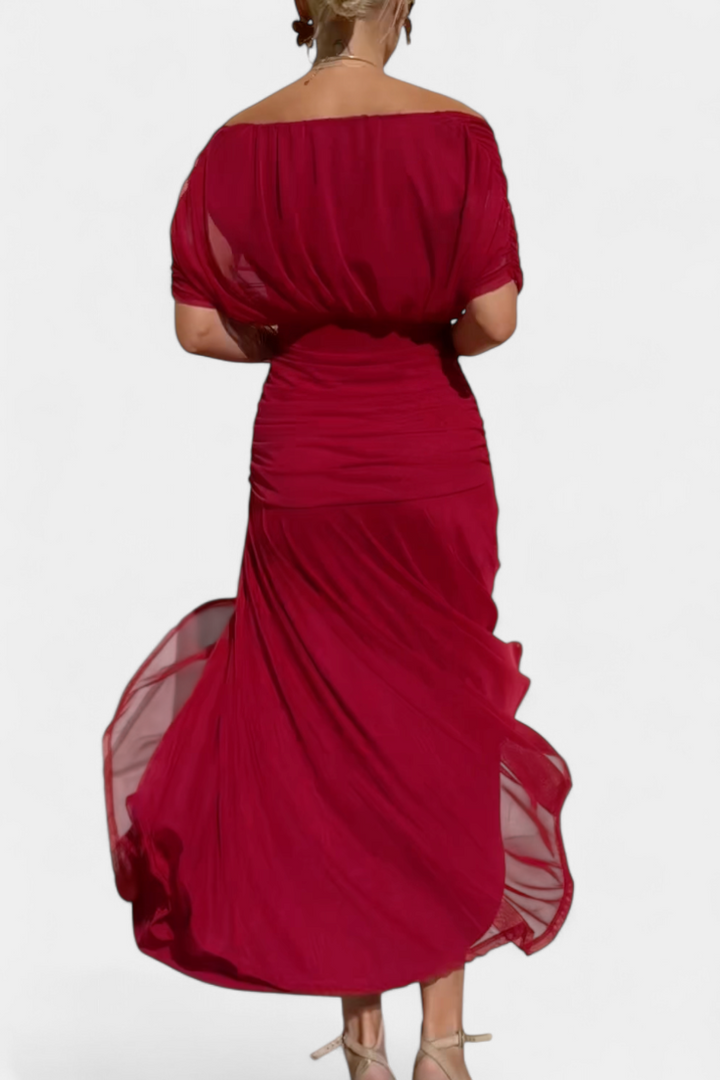 Abito lungo estivo donna con stampa floreale e scollo a V. Un capo fluido per la moda femminile.