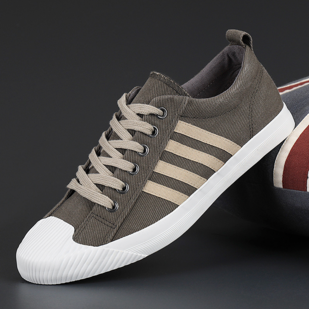 Scarpe da uomo leggere con suola antiscivolo resistente, ideali per comfort e sicurezza in ogni ambiente.