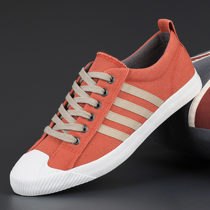 Sneakers uomo leggere e traspiranti per massimo comfort. Suola antiscivolo ideale per città e passeggio.