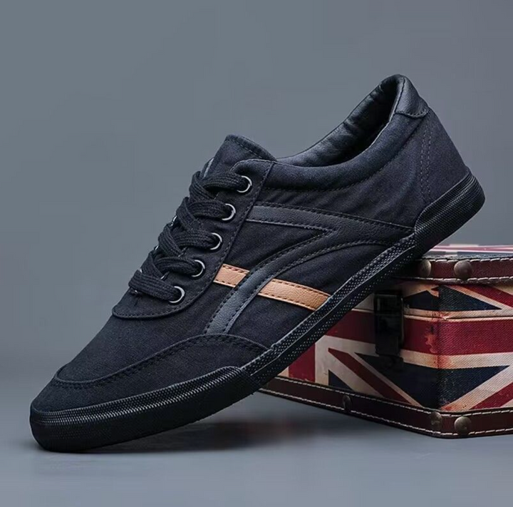 Sneakers uomo grigie. Scarpe casual basse, traspiranti e antiscivolo, ideali per un look moderno e comfort.