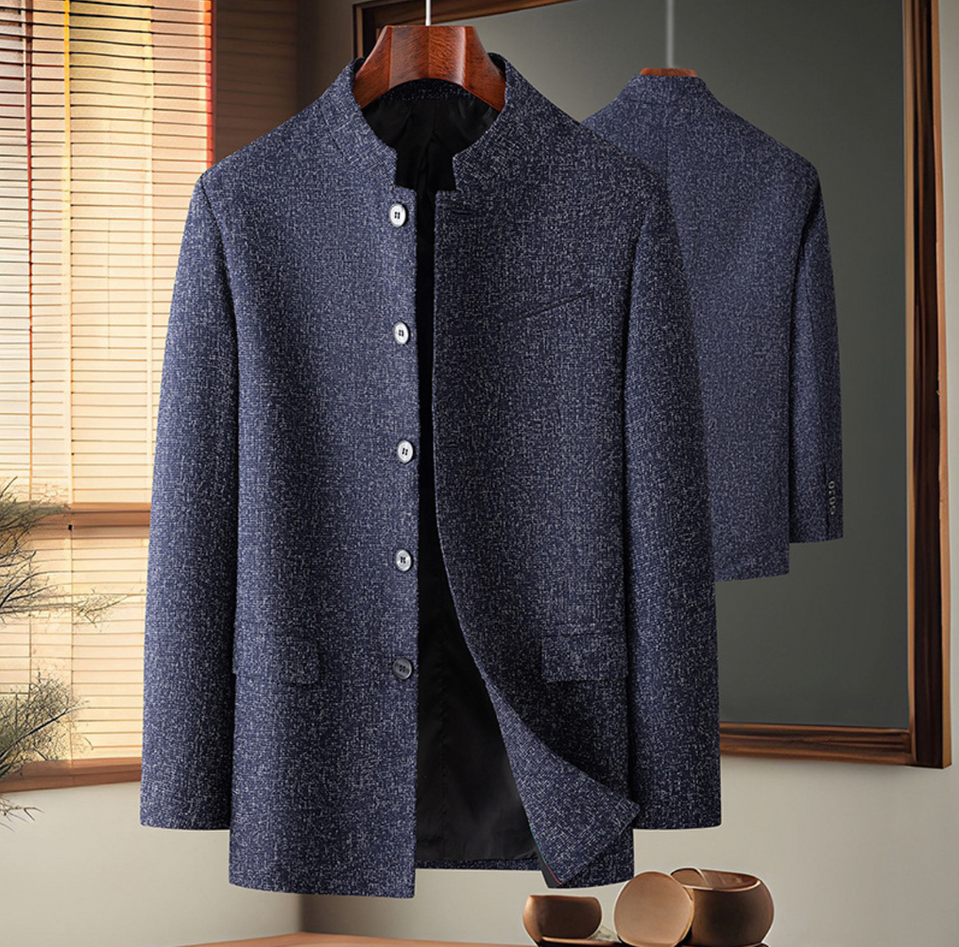 Capo spalla uomo slim fit con collo coreana, ideale per un look versatile e raffinato. Moda maschile contemporanea.