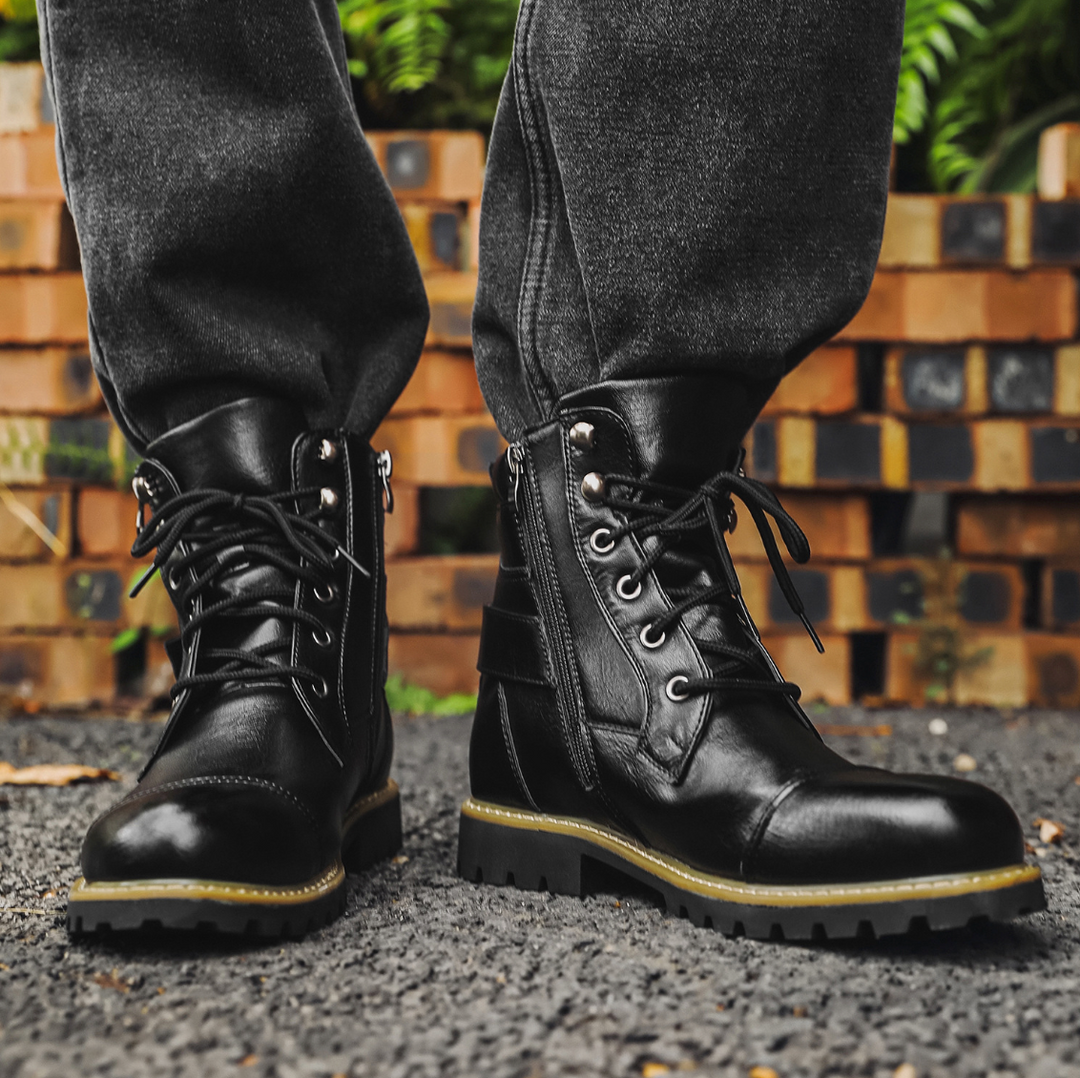 Calzature urbane uomo, stivaletti neri con doppia cerniera laterale e suola antiscivolo per un look casual.