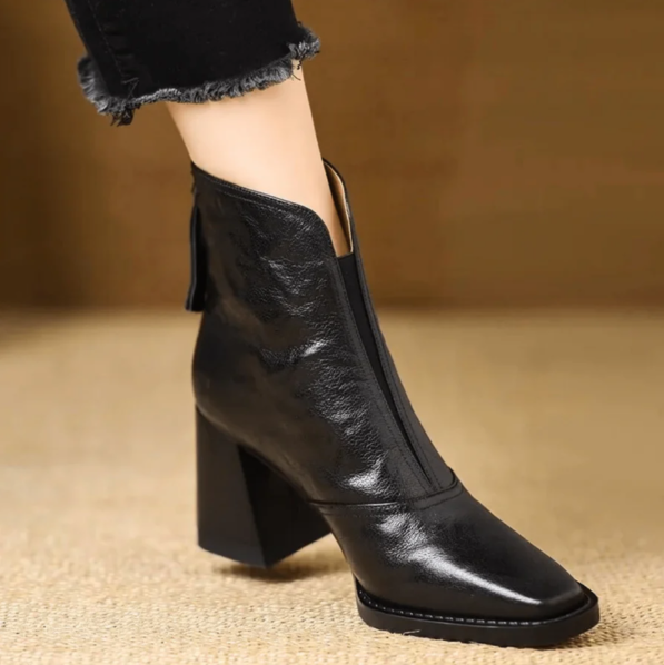 Stivaletti donna marroni autunnali con tacco largo e comoda punta quadrata, scarpe slip-on versatili ed eleganti.