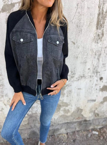 Vista posteriore giacca di jeans donna, taglio sartoriale per una vestibilità perfetta. Capospalla versatile e moderno.