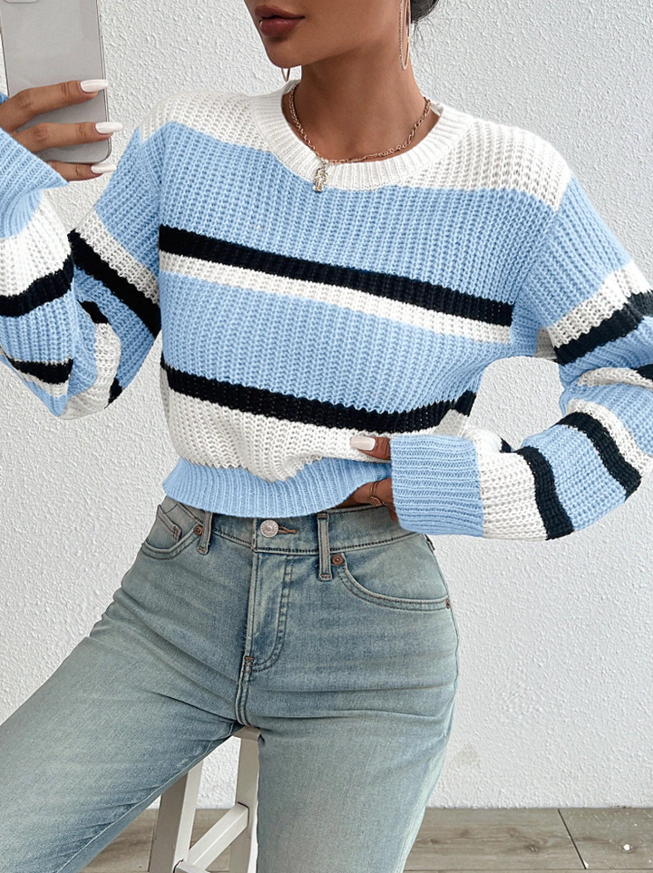 Maglione donna a righe orizzontali, un capo essenziale per la moda casual e confortevole.