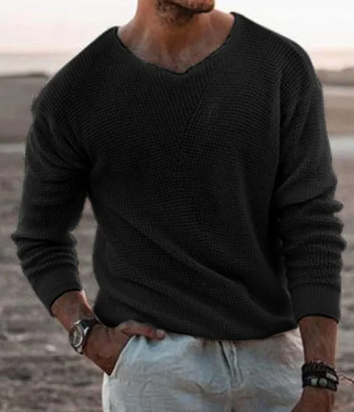 Maglione uomo a tinta unita, caldo e confortevole. Stile classico per l'abbigliamento maschile invernale.