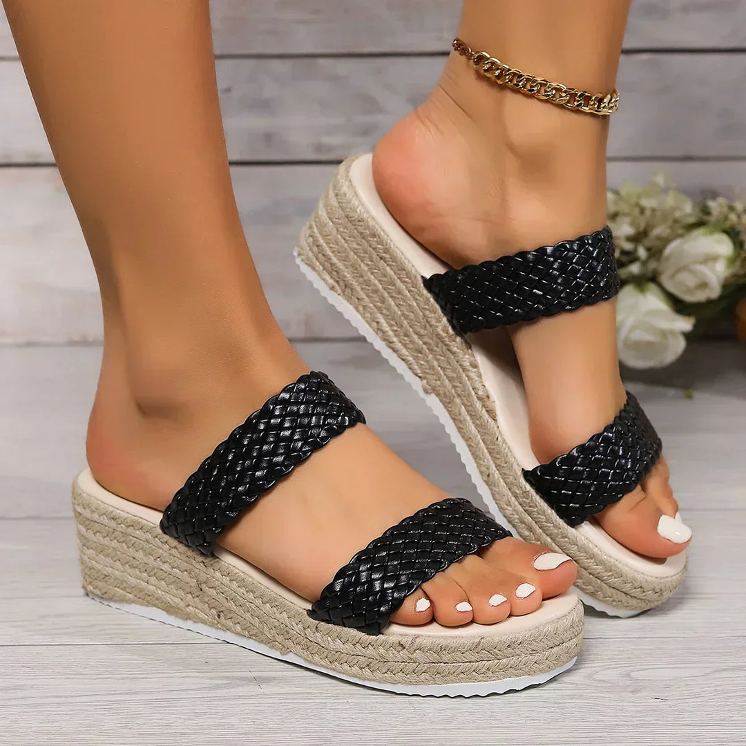 Scarpe estive donna: sandali con zeppa alta, comodi per ogni occasione. Stile elegante e casual.
