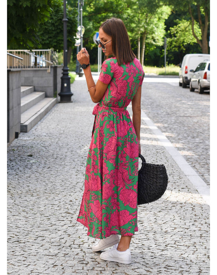 Maxi abito donna estivo casual-elegante con spacco, ideale per un look fluido e alla moda in vacanza.