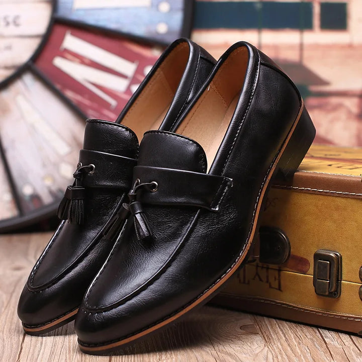 Mocassini uomo neri, rosso vino, arancio. Slip-on con doppia nappa per stile elegante e business.
