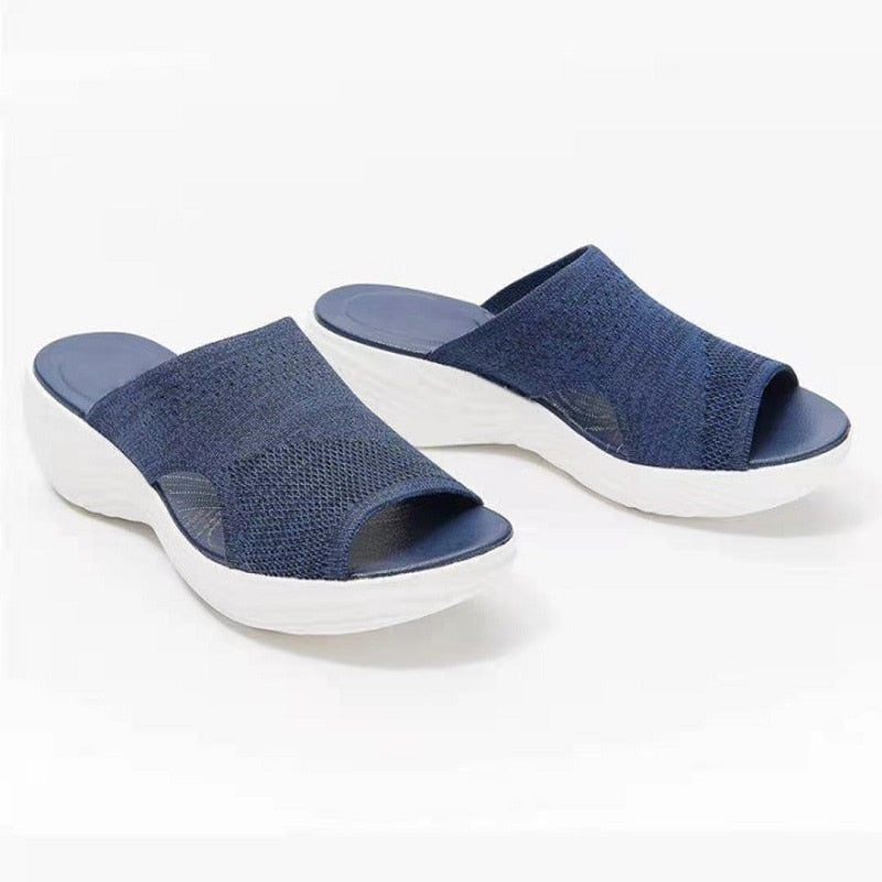 Versatili sandali ortopedici donna, design casual e supporto plantare per comfort tutto il giorno e passeggio.