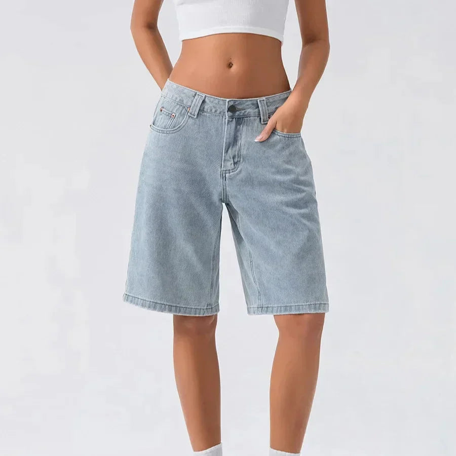 Shorts donna vita bassa vintage, comodi e stilosi, perfetti per l'estate casual.