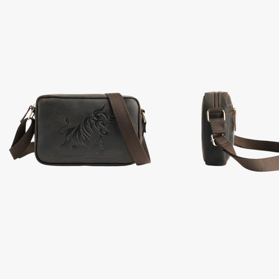 Borsa a tracolla da uomo marrone con motivo leone, accessorio elegante per un look raffinato.